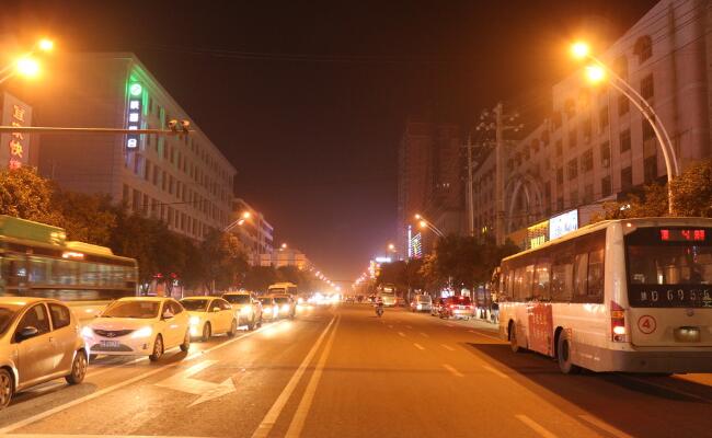 城市道路照明效果夜景圖